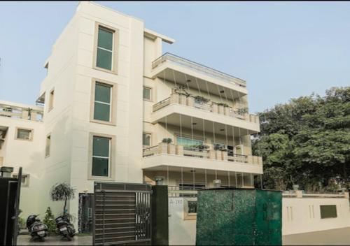 Hotel The Royal Residency, Sector 28