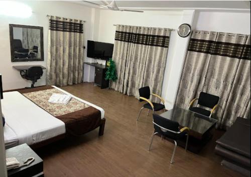 Hotel The Royal Residency, Sector 28
