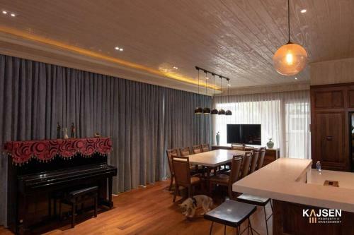 4 Bedrooms Luxury Riverside Villa Overwatch The Sunset