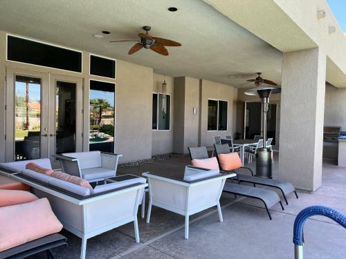 Art Lover's Paradise In Rancho Mirage!