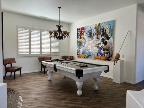 Art Lover's Paradise In Rancho Mirage!