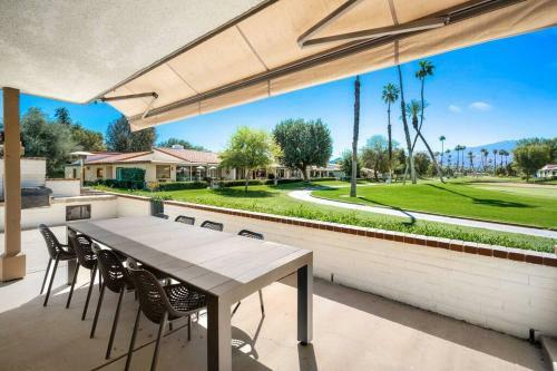 New! 2022 Availability Luxurious Contemporary Desert Retreat