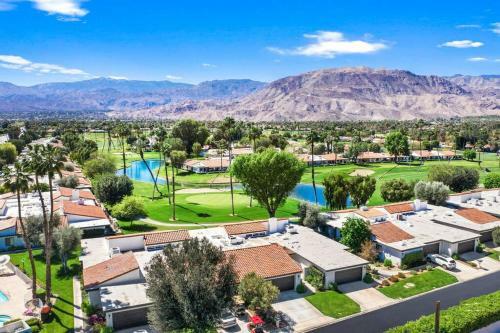 New! 2022 Availability Luxurious Contemporary Desert Retreat