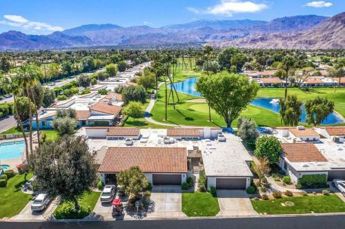 New! 2022 Availability Luxurious Contemporary Desert Retreat