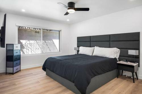 New! 2022 Availability Luxurious Contemporary Desert Retreat