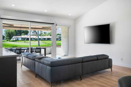 New! 2022 Availability Luxurious Contemporary Desert Retreat