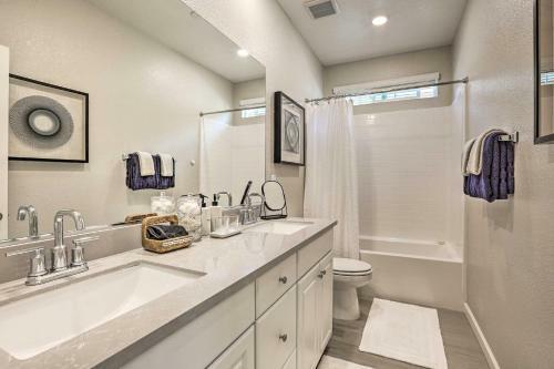 Relaxing Roseville Home With Outdoor Amenities