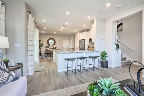 Relaxing Roseville Home With Outdoor Amenities