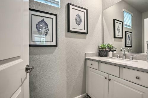 Relaxing Roseville Home With Outdoor Amenities