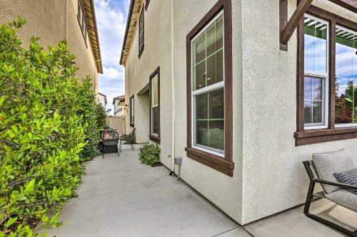 Relaxing Roseville Home With Outdoor Amenities