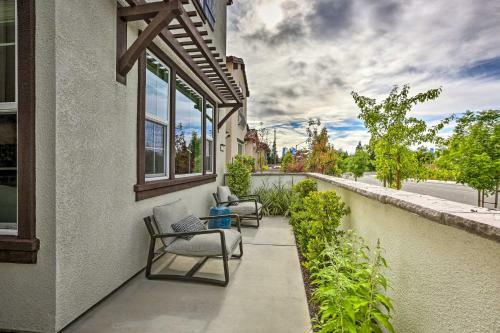 Relaxing Roseville Home With Outdoor Amenities