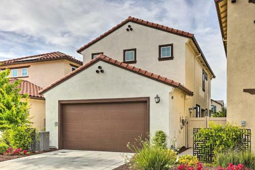 Relaxing Roseville Home With Outdoor Amenities