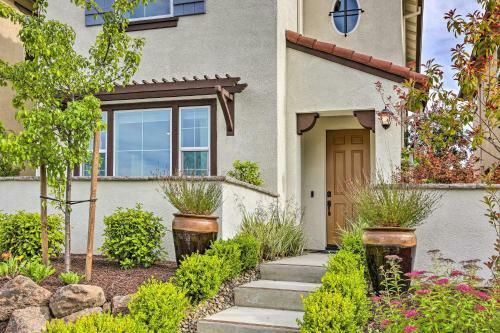 Relaxing Roseville Home With Outdoor Amenities