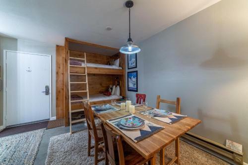 #518- Walk To Eagle Lodge, Remodeled, 1br Condo