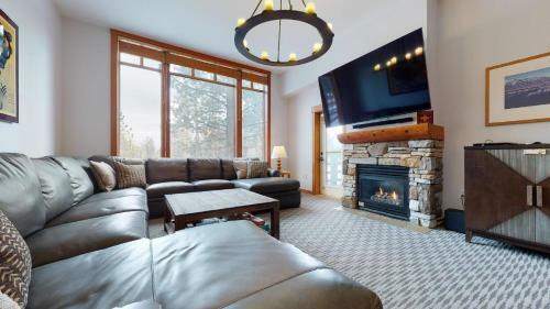 #550 Village, Walk To Gondola 3bd, 3bath With Spa