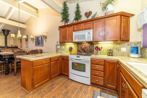#494 Close To Village Gondola, Mammoth Estates