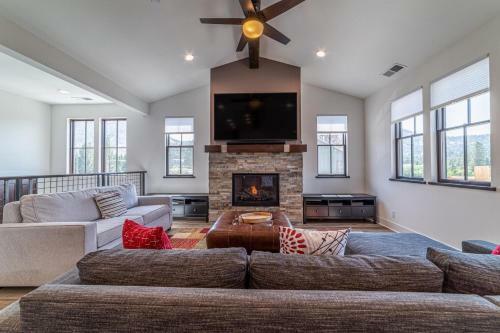 #519 Luxurious New Build, With Mountain Views