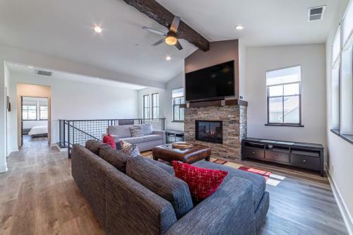 #519 Luxurious New Build, With Mountain Views