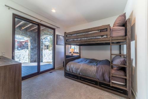 #495- Stunning Creekhouse