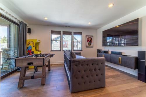 #495- Stunning Creekhouse