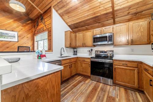 #492- Peaceful Snowcreek Retreat