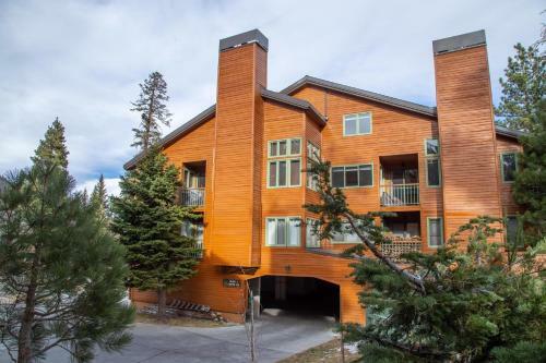 #490 - Modern, Rustic Mammoth Condo, Mountain Views & Spa