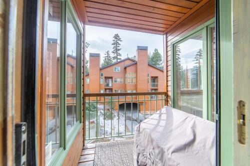 #490 - Modern, Rustic Mammoth Condo, Mountain Views & Spa