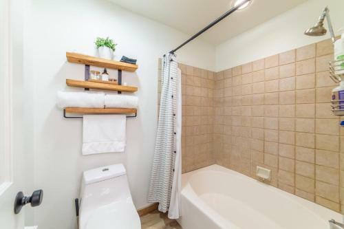 #490 - Modern, Rustic Mammoth Condo, Mountain Views & Spa