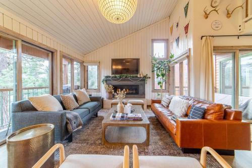 #490 - Modern, Rustic Mammoth Condo, Mountain Views & Spa
