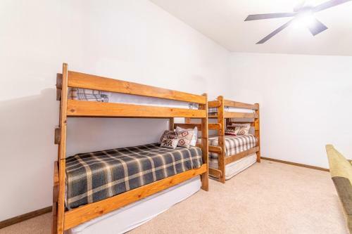 #490 - Modern, Rustic Mammoth Condo, Mountain Views & Spa
