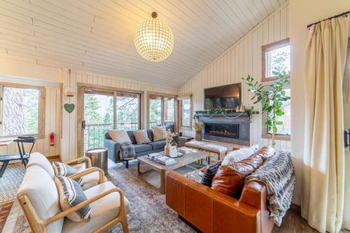 #490 - Modern, Rustic Mammoth Condo, Mountain Views & Spa