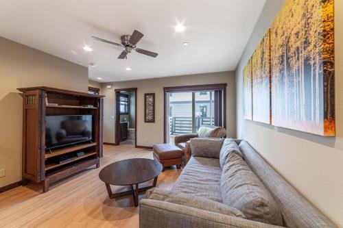 #511 Midtown Mountain Retreat