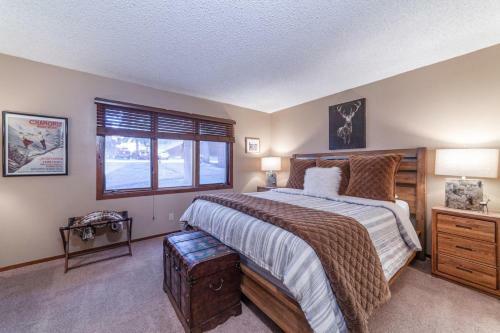 #482 - Walk To Ski, Private Pool Condo