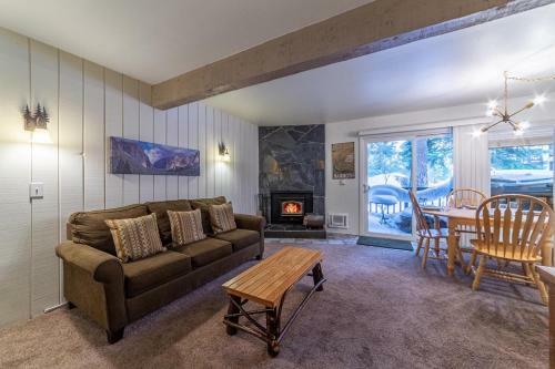 #538 Mid-town 1br, Pool, Spa, Close To Shops