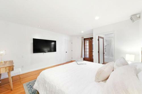 Villa Beverly Grove Spanish Oasis With Pool & Parking