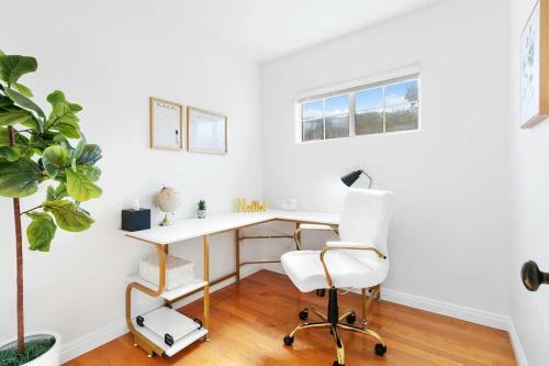Villa Beverly Grove Spanish Oasis With Pool & Parking