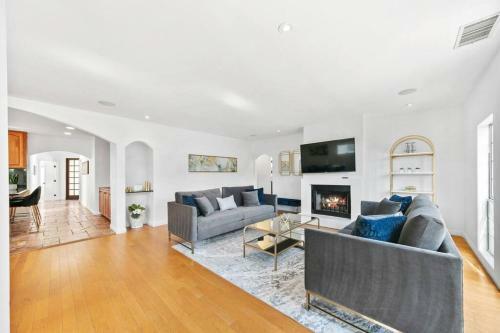 Villa Beverly Grove Spanish Oasis With Pool & Parking