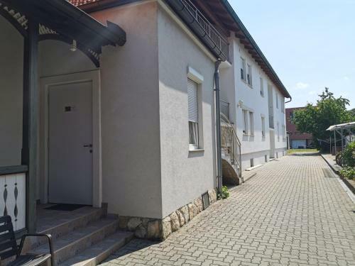 Apartamento Ferienwohnungen "zum S�ss"