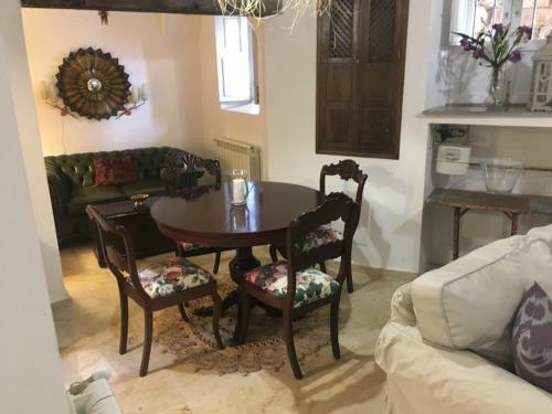 Apartamento Torre�n Y Arco De Santa Ana