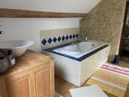 Maison Et D�pendances