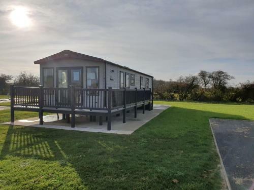 Lodge Home Farm Park - Static Caravans