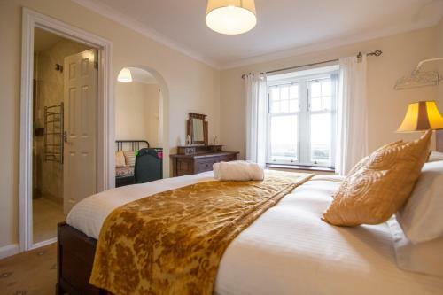 Kings Acre Spacious 4 Bed With Breath-taking Views