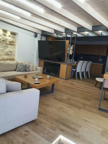 Smart Luxury Amperia House