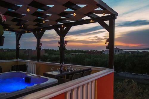 New Luxury Apartment Sun@set With Jacuzzi And Wonderful View