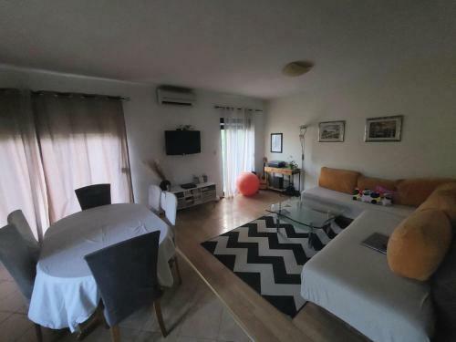 Issa Apartment
