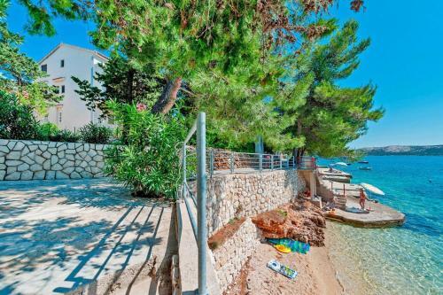 Apartment In House Srecko, Stara Novalja, On The Beach