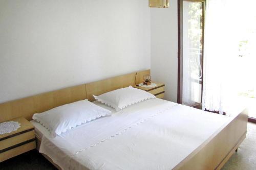 Apartment In House Srecko, Stara Novalja, On The Beach