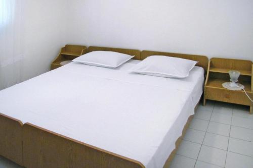Apartment In House Srecko, Stara Novalja, On The Beach