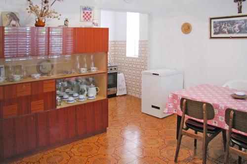 Apartment In House Srecko, Stara Novalja, On The Beach