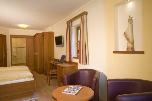 Hostal Hotel Garni Sallerhof